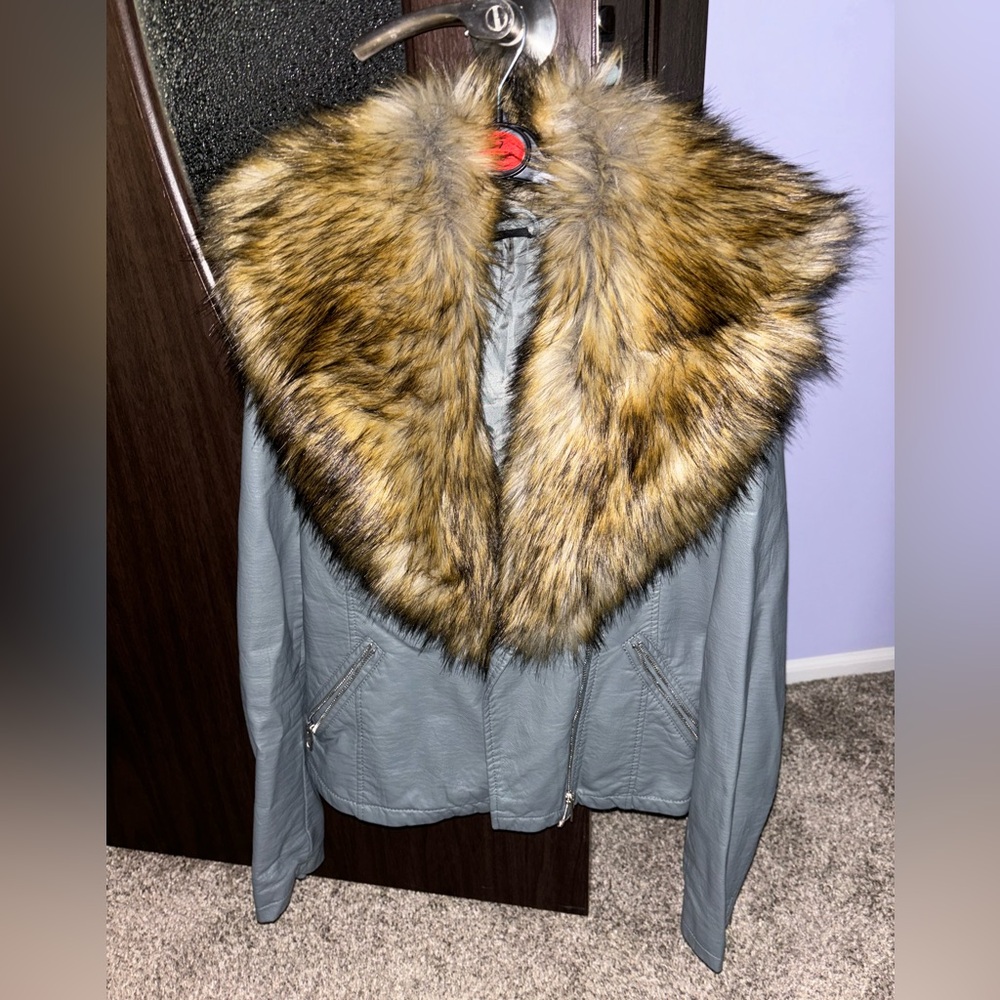 Jacket with fox fur